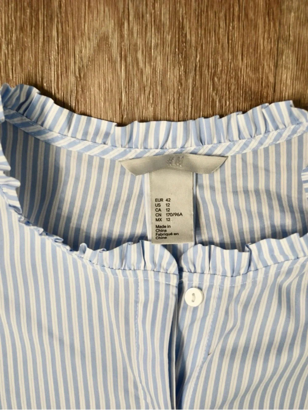 H&M Sleeveless Blouse Women’s Blue and White Striped Size 12 - Picture 4 of 15